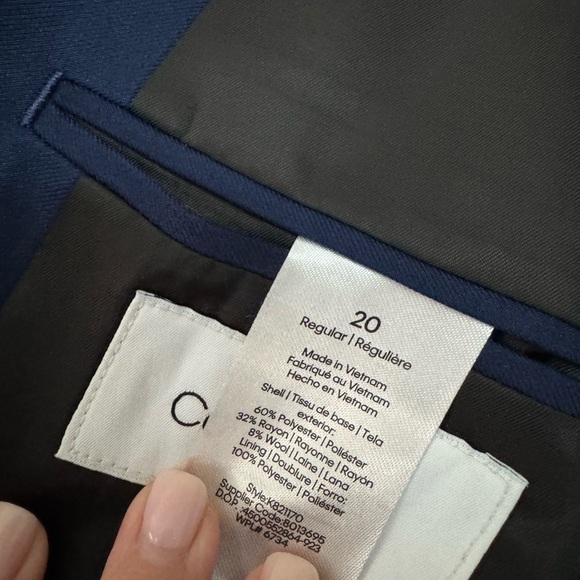 Calvin Klein Navy Youth Blazer, size 20. Worn once. - Picture 6 of 8